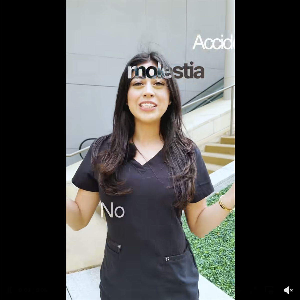 Spanish-language video ad still: provider inviting viewers to schedule a free checkup